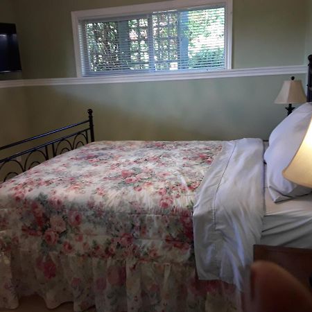 Cedar Acres Vacation Rental Fanny Bay Exterior foto